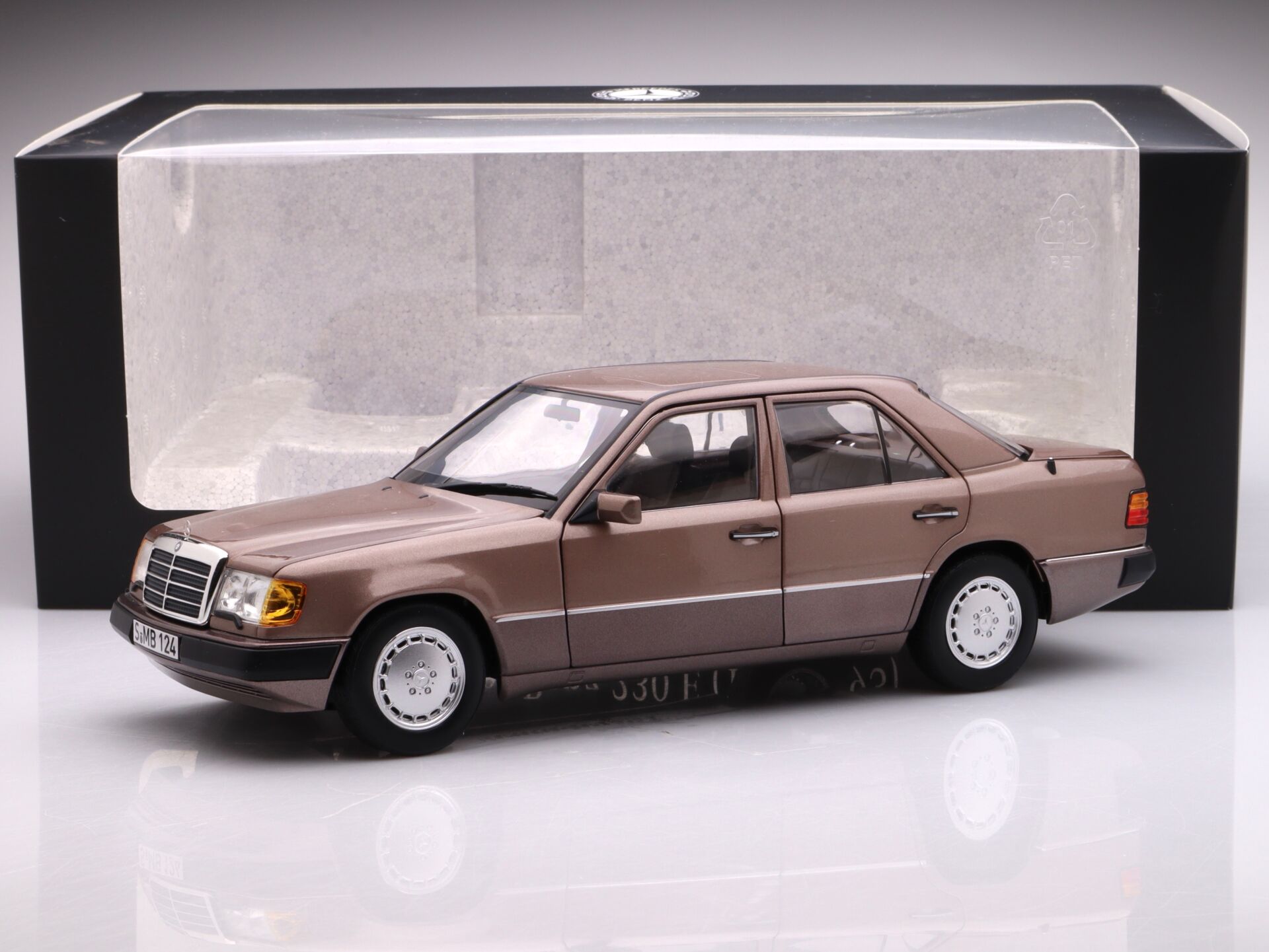 1:18 Norev W124 230E