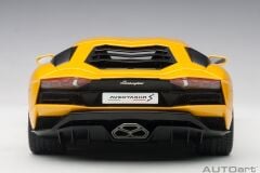 1:18 Autoart Lamborghini Aventador S (Yeni Giallo Orion)