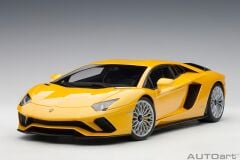 1:18 Autoart Lamborghini Aventador S (Yeni Giallo Orion)