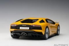 1:18 Autoart Lamborghini Aventador S (Yeni Giallo Orion)